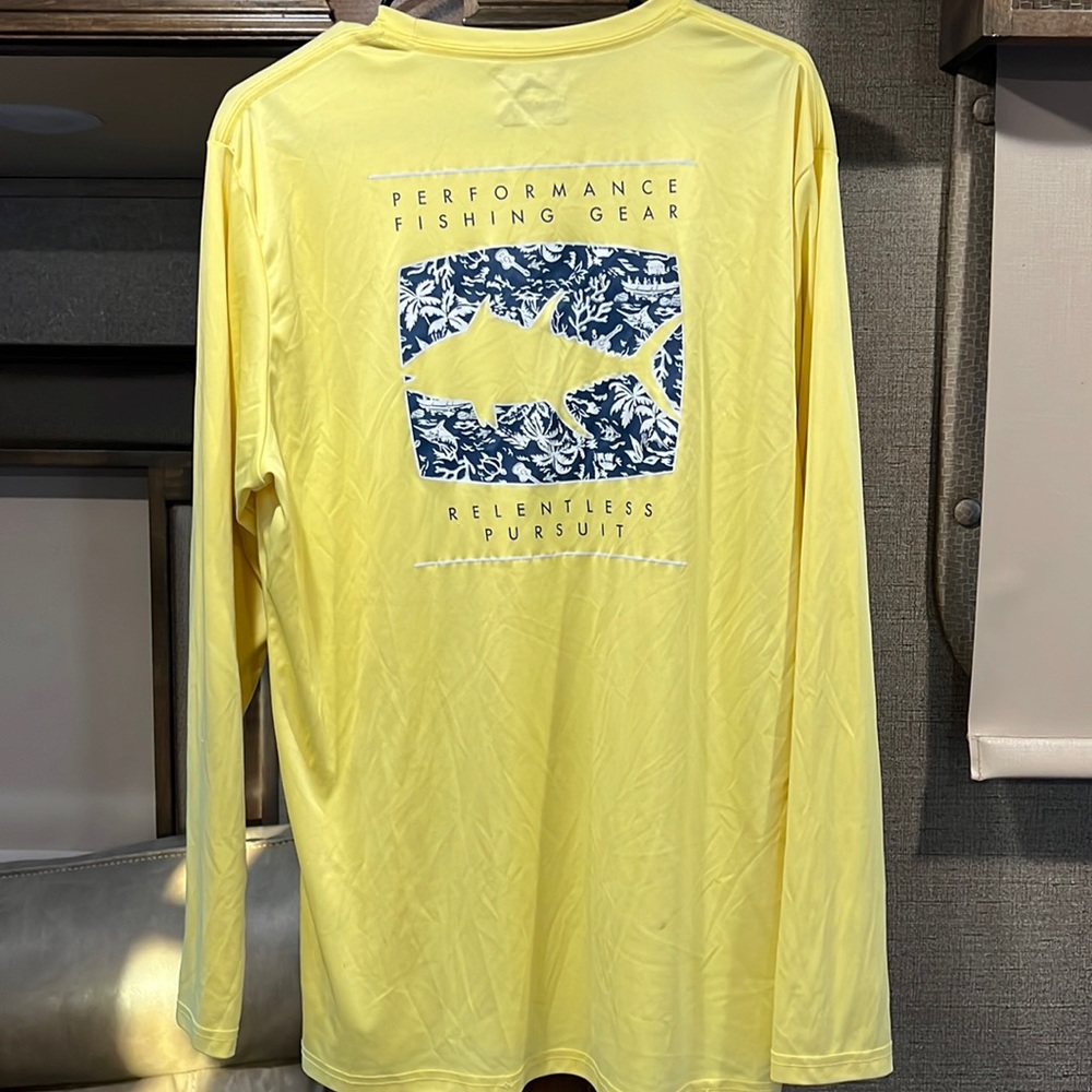 ⭐️ 3 for $20 ⭐️ Mens Columbia PFG shirt